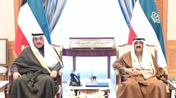 سمو الأمير يستقبل سمو ولي العهد وسمو رئيس الوزراء