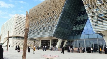 تسليم شهادات الخريجين بالجامعة – جريدة الجريدة الكويتية