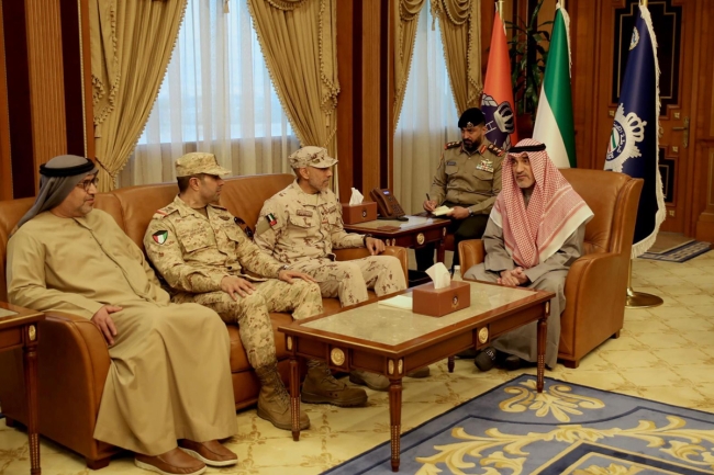 اليوسف يستقبل نائب رئيس الأركان الإماراتي 5 اليوسف يستقبل نائب رئيس الأركان الإماراتي