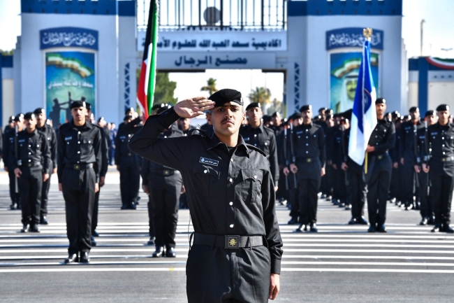 النواف لخريجي الشرطة: احترموا الزي العسكري وصونوا القسم 5 النواف لخريجي الشرطة: احترموا الزي العسكري وصونوا القسم