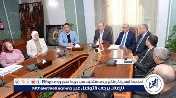 رئيس جامعة المنصورة يلتقي بالقيادات الإدارية ومديري العموم والوحدات الحسابية، بحضور وكيل وزارة المالية بالدقهلية