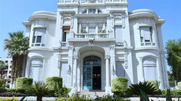 جامعة عين شمس تستقبل وفدًا من شركة چيلي الصينية لبحث سبل التعاون