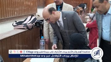 رئيس جامعة أسيوط يتفقد امتحانات الفصل الدراسي الأول بكلية الآداب