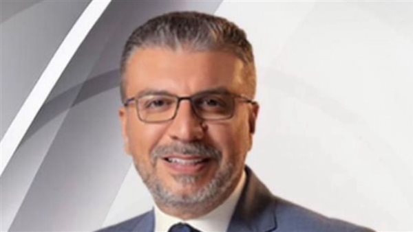 عمرو الليثي يكشف عن لحظة مؤثرة عند زيارة قبر والده.. ويدعو له بالرحمة