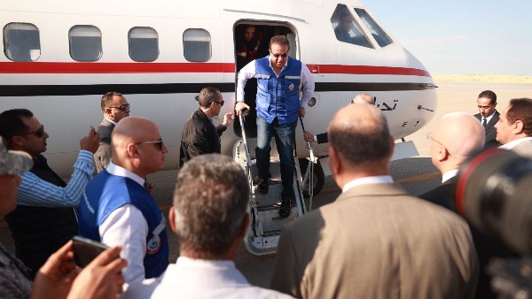 مصر تنتفض لاستقبال الأشقاء من غزة.. غرفة عمليات ووزير الصحة على رأس فريق إلى شمال سيناء ومعبر رفح 5 مصر تنتفض لاستقبال الأشقاء من غزة.. غرفة عمليات ووزير الصحة على رأس فريق إلى شمال سيناء ومعبر رفح