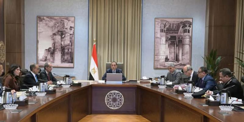 رئيس الوزراء يبحث مقترحات تيسير إنهاء إجراءات وصول السائحين إلى المطارات المصرية | الأخبار