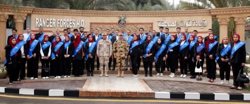 القوات المسلحة تنظم زيارة لوفد من الإعلاميين وطلبة الجامعات لقيادة قوات الصاعقة | الأخبار