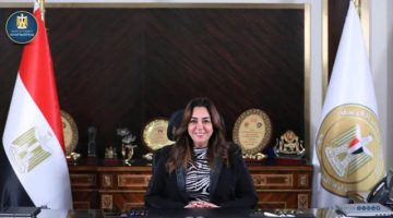 وزيرة التنمية المحلية تستعرض تقريراً حول جهود تحسين خدمات المحليات للمواطنين بالمحافظات | الأخبار