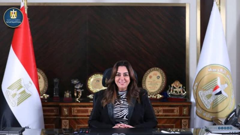 وزيرة التنمية المحلية تستعرض تقريراً حول جهود تحسين خدمات المحليات للمواطنين بالمحافظات | الأخبار 5 وزيرة التنمية المحلية تستعرض تقريراً حول جهود تحسين خدمات المحليات للمواطنين بالمحافظات | الأخبار