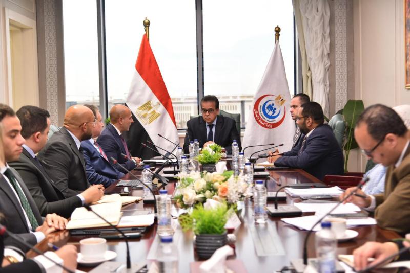 وزير الصحة والسكان يبحث سبل التعاون وخطط العمل المشترك مع شركة استرازينكا | الأخبار 5 وزير الصحة والسكان يبحث سبل التعاون وخطط العمل المشترك مع شركة استرازينكا | الأخبار