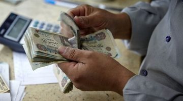 الموظف المختلس وكيف دفعت المراهنات الإلكترونية شخصا لسرقة مليون جنيه وهرب؟