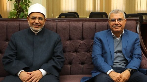 رئيس جامعة الزقازيق يلتقي برئيس جامعة الأزهر للاطمئنان على حالة الطالبات المصابات 5 رئيس جامعة الزقازيق يلتقي برئيس جامعة الأزهر للاطمئنان على حالة الطالبات المصابات