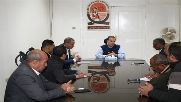 جامعة جنوب الوادي تطلق مشروع تشغيل الشاشات الاحترافية لتعزيز التواصل الداخلي 5 جامعة جنوب الوادي تطلق مشروع تشغيل الشاشات الاحترافية لتعزيز التواصل الداخلي
