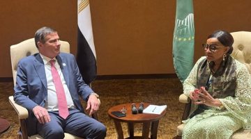 وزير الزراعة يلتقي مفوض الزراعة والتنمية الريفية بالاتحاد الافريقي في ختام “قمة أوغندا”