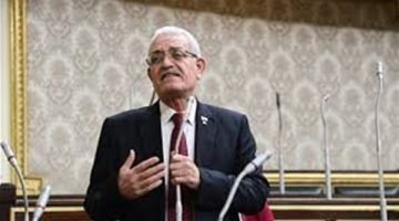 برلماني يكشف عن حقيقة تشريع قانون يُتيح مراقبة الهاتف