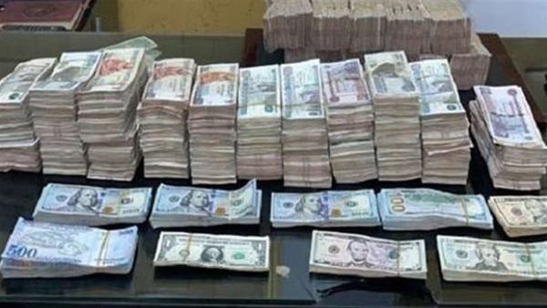 ضبط قضايا إتجار بالنقد الأجنبي بقيمة 9 ملايين جنيه خلال 24 ساعة 5 ضبط قضايا إتجار بالنقد الأجنبي بقيمة 9 ملايين جنيه خلال 24 ساعة