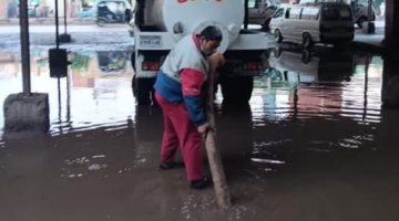 رئيس مدينة زفتي يتابع التخلص من مخلفات الأمطار | محافظات
