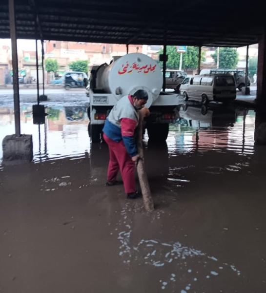 رئيس مدينة زفتي يتابع التخلص من مخلفات الأمطار | محافظات 5 رئيس مدينة زفتي يتابع التخلص من مخلفات الأمطار | محافظات