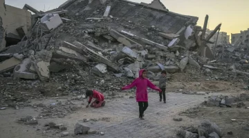 بعد ساعات من اتفاق وقف إطلاق النار… إسرائيل تكثف غاراتها على غزة