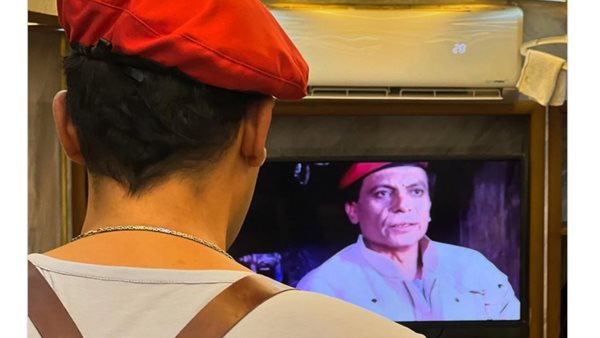 بصورة والده وملابسه.. محمد إمام يروج لـ "شمس الزناتي" 5 بصورة والده وملابسه.. محمد إمام يروج لـ “شمس الزناتي”
