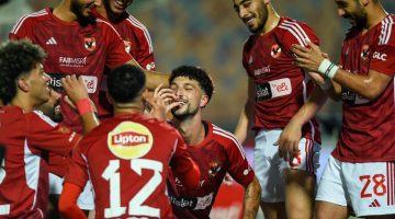 “الأهلي يفقد نقطتين ثمينتين بتعادل مع فاركو في سباق الدوري المصري”