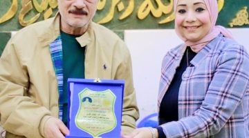 ليلى طاهر تكرم الشيخ سالم الجازولى كأفضل شخصية 2024