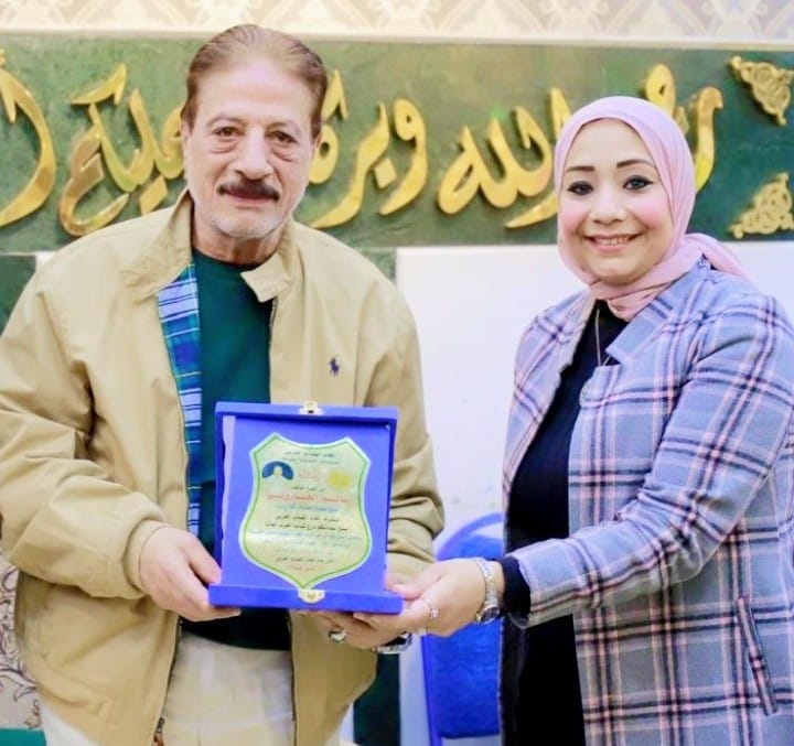 ليلى طاهر تكرم الشيخ سالم الجازولى كأفضل شخصية 2024 5 ليلى طاهر تكرم الشيخ سالم الجازولى كأفضل شخصية 2024