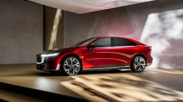Mazda 6e الجديدة: سيارة سيدان كهربائية تتفوق على Tesla Model 3