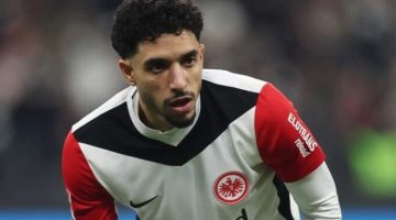 فرانكفورت يعلن غياب عمر مرموش عن مباراة دورتموند رسميًا