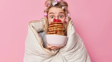 هل أنت جائع أم تبحث فقط عن الراحة؟ الطعام ليس الحل لجروحك العاطفية!