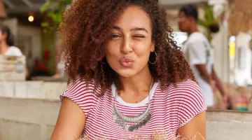 تخلصي من التجاعيد حول الشفاه: 6 طرق لجعل وجهك يبدو أكثر شبابا