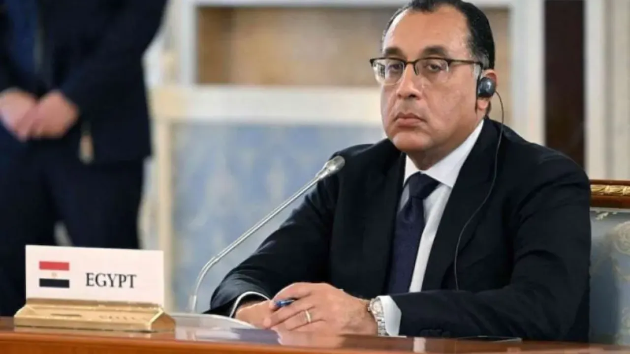 عاجل رئيس الوزراء يوجه بسرعة دراسة الإجراءات التنفيذية المقترحة لتقليل زمن الإفراج الجمركي عن البضائع والسلع 5 عاجل رئيس الوزراء يوجه بسرعة دراسة الإجراءات التنفيذية المقترحة لتقليل زمن الإفراج الجمركي عن البضائع والسلع