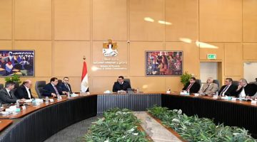 وزير الإسكان يعقد اجتماعا مع عدد من أعضاء مجلسي “النواب والشيوخ” لبحث مطالب دوائرهم