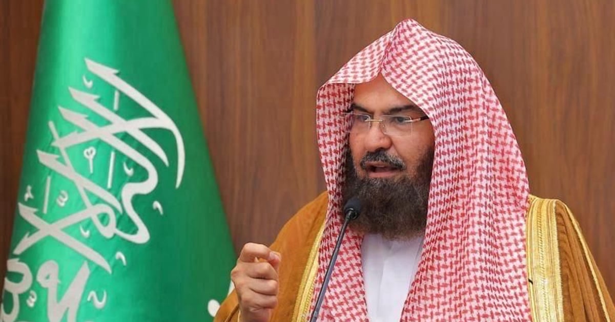 السديس": لا ترفعوا الأصوات عند قبر النبي "فحرمته ميتًا كحرمته حيًّا 5 السديس”: لا ترفعوا الأصوات عند قبر النبي “فحرمته ميتًا كحرمته حيًّا