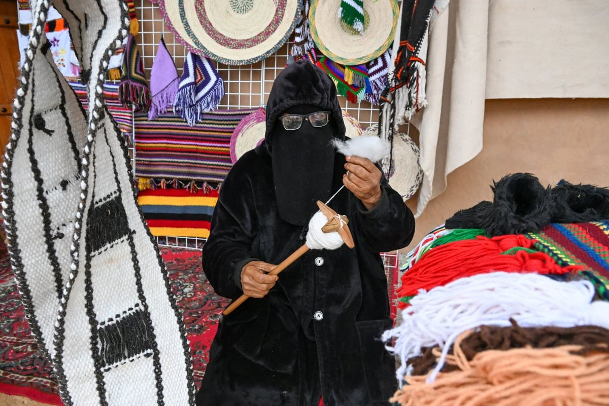 مع إقبال الزوار.. أمير حائل يوجّه بتمديد مهرجان "حرفة" حتى السبت المقبل 5 مع إقبال الزوار.. أمير حائل يوجّه بتمديد مهرجان “حرفة” حتى السبت المقبل