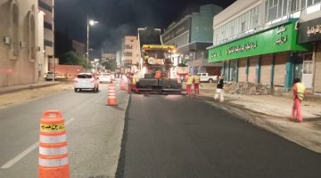 رصف وتوسعة وإنارة”.. أعمال تطوير شارع الستين بالطائف على قدم وساق “صور