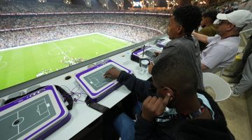 مجموعة stc تمكّن المكفوفين من عيش أجواء كرة القدم خلال بطولة كأس السوبر الاسباني