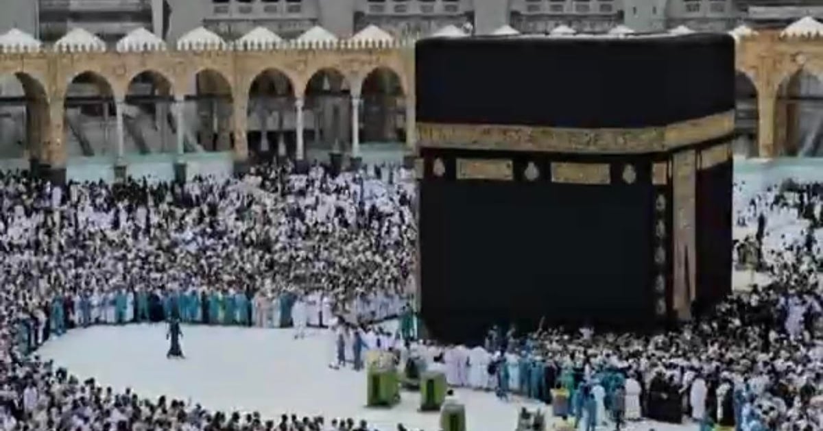 "هيئة العناية بالحرمين" تُنهي أعمالَ تجفيف وتنظيف المسجد الحرام عقب الأمطار 5 “هيئة العناية بالحرمين” تُنهي أعمالَ تجفيف وتنظيف المسجد الحرام عقب الأمطار