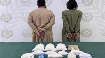 الرياض.. مكافحة المخدرات تقبض على مقيمين لترويجهما 5 كلجم من مادة “الشبو” المخدر