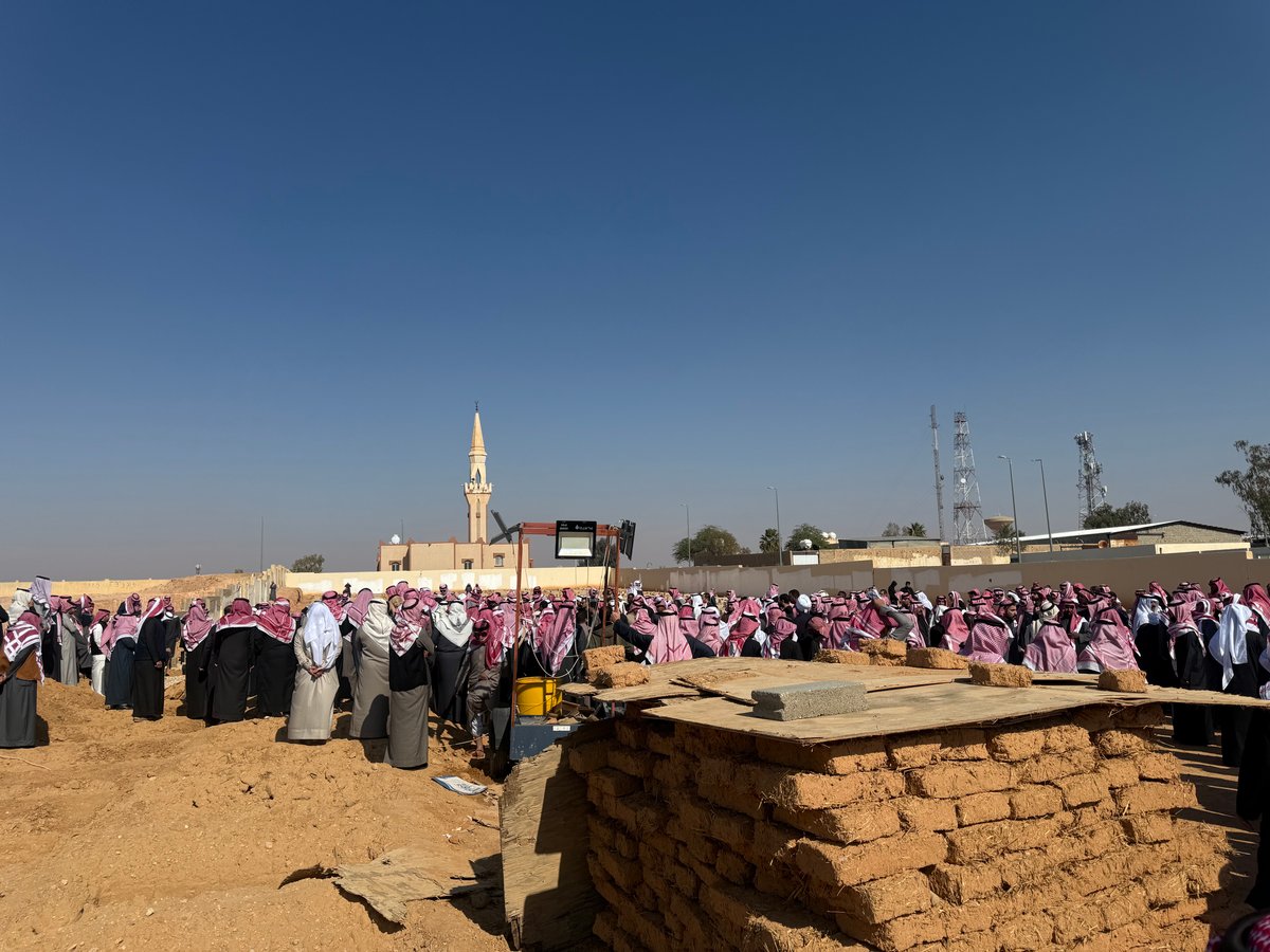 رفحاء تودّع زبن الشمري.. تشييع مهيب وحزين لجثمان السعودي المغدور في الأردن 5 رفحاء تودّع زبن الشمري.. تشييع مهيب وحزين لجثمان السعودي المغدور في الأردن