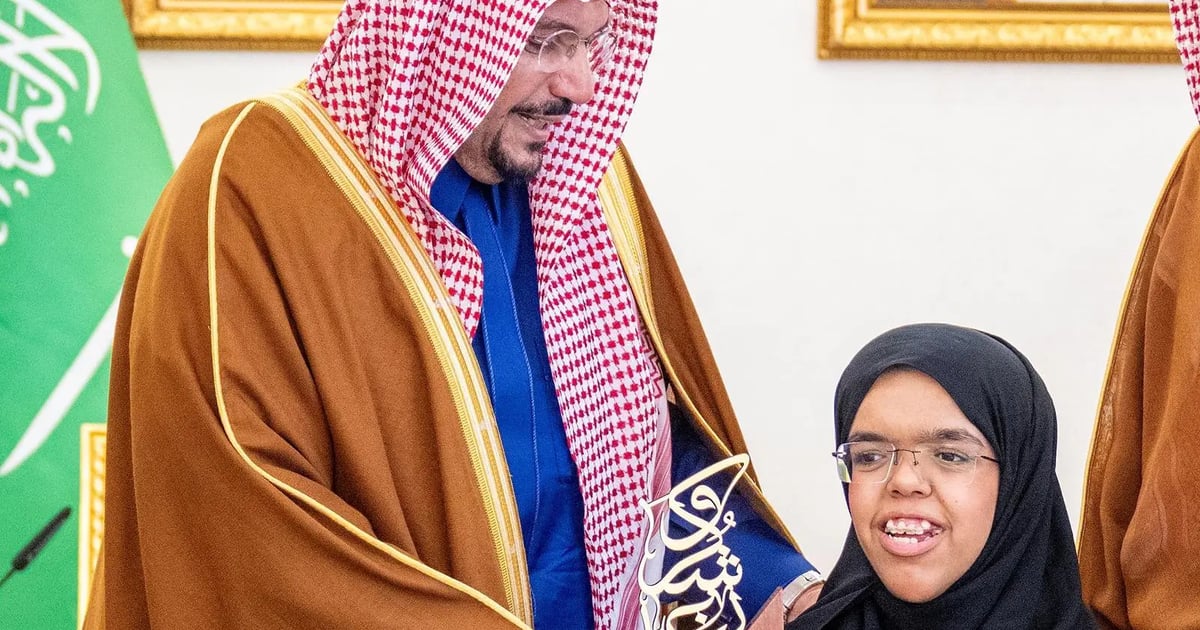 أمير القصيم يكرّم "السمري" لإنجازاتها العالمية في دورة الألعاب لقدرة الناشئين 5 أمير القصيم يكرّم “السمري” لإنجازاتها العالمية في دورة الألعاب لقدرة الناشئين