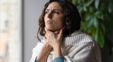 تخفيف آلام الحلق بشكل طبيعي: وصفة منزلية فعالة لعلاج الحلق