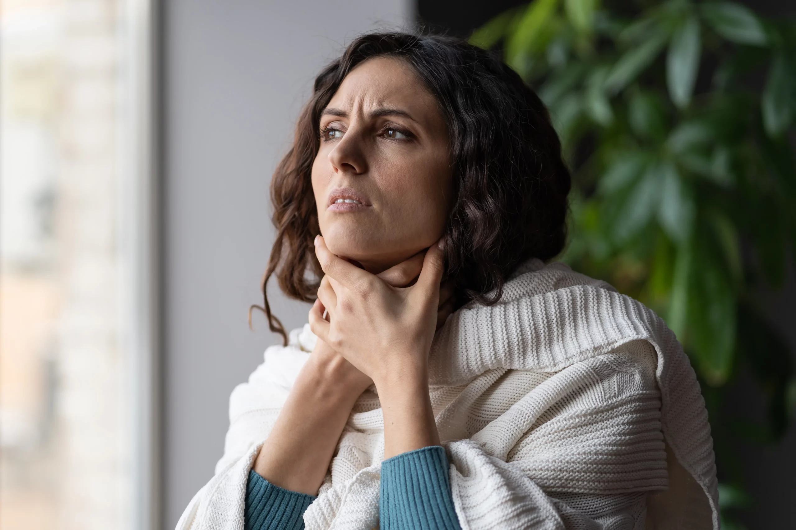 تخفيف آلام الحلق بشكل طبيعي: وصفة منزلية فعالة لعلاج الحلق 5 تخفيف آلام الحلق بشكل طبيعي: وصفة منزلية فعالة لعلاج الحلق