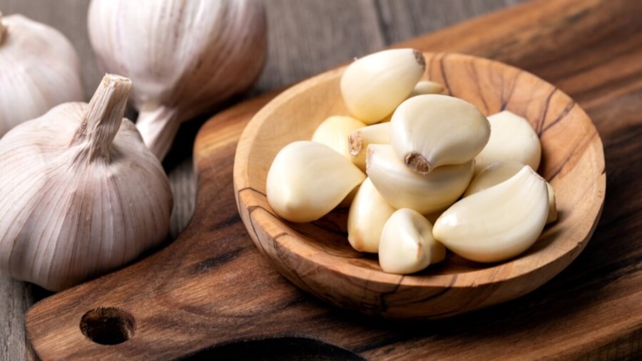 فص ثوم يوميًا.. أعشاب فعالة لعلاج التهاب الجيوب الأنفية 5 فص ثوم يوميًا.. أعشاب فعالة لعلاج التهاب الجيوب الأنفية