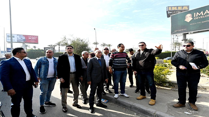 جولة مفاجئة لوزير الإسكان بمدينة ٦ أكتوبر.. يستهلها بالمرور على عدد من المحاور الرئيسية 5 جولة مفاجئة لوزير الإسكان بمدينة ٦ أكتوبر.. يستهلها بالمرور على عدد من المحاور الرئيسية