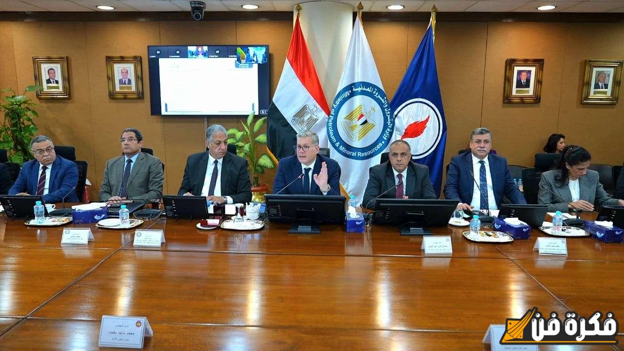 عاجل.. وزير البترول يصدر توجيهات جديدة بشأن المنتجات البترولية 5 عاجل.. وزير البترول يصدر توجيهات جديدة بشأن المنتجات البترولية