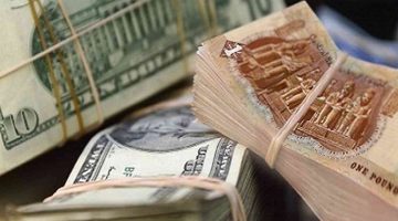 تراجع جديد يضرب سعر الدولار خلال تعاملات اليوم في البنوك.. شوف نزل كام