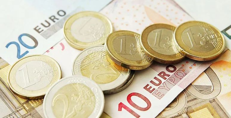 سعر اليورو أمام الجنيه المصري اليوم الجمعة 17-1-2025.. تحديث أخير 5 سعر اليورو أمام الجنيه المصري اليوم الجمعة 17-1-2025.. تحديث أخير