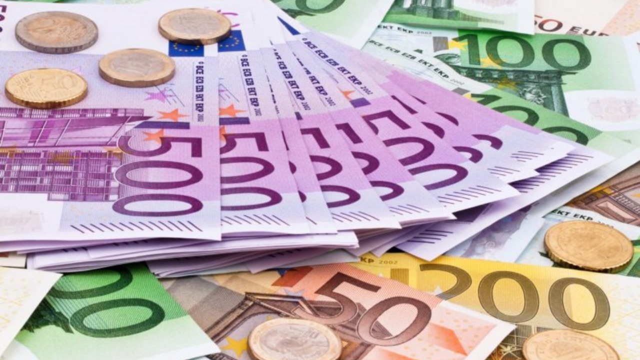 "تحليل سعر اليورو في مصر: العوامل والتوقعات المستقبلية" 5 “تحليل سعر اليورو في مصر: العوامل والتوقعات المستقبلية”