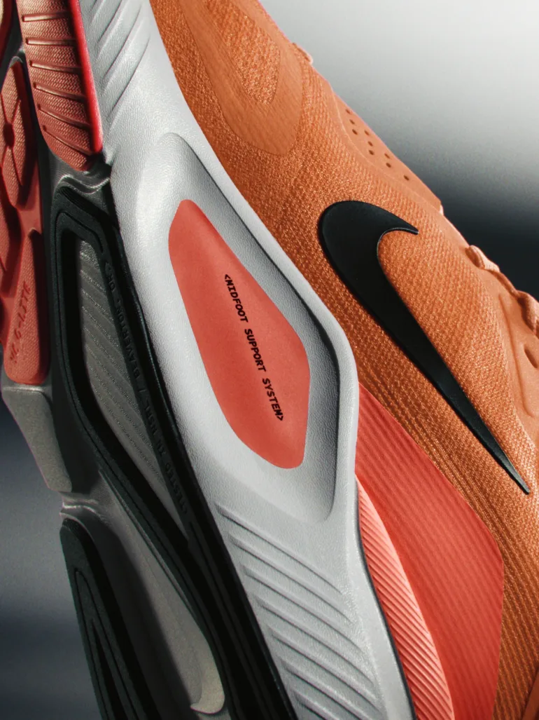 1748492020 543 Nike Structure 26 أحذية رياضية تعزز كل خطوة من خطواتك.webp